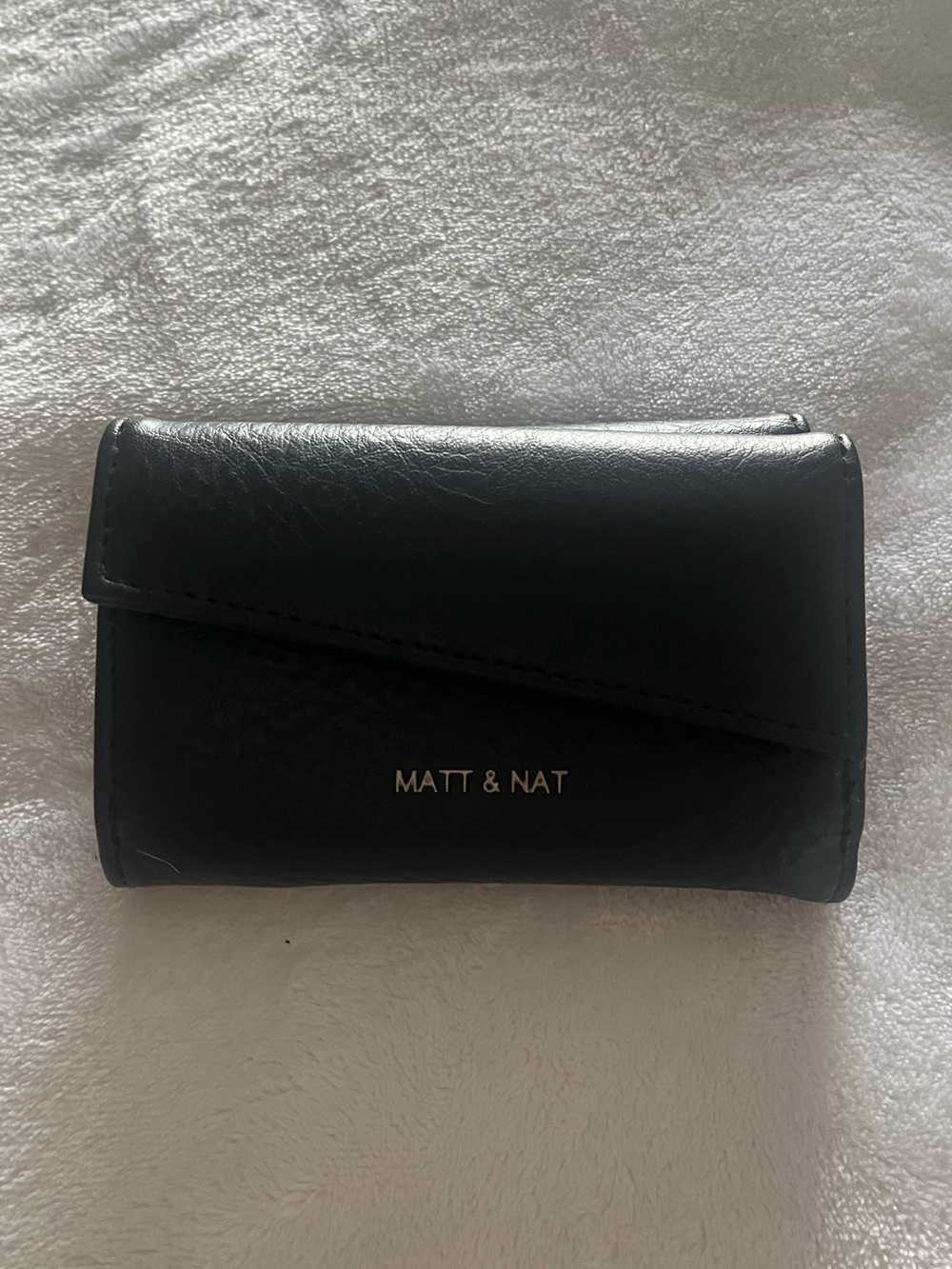Matt & Nat Black Compact Trifold Wallet / Cardholder